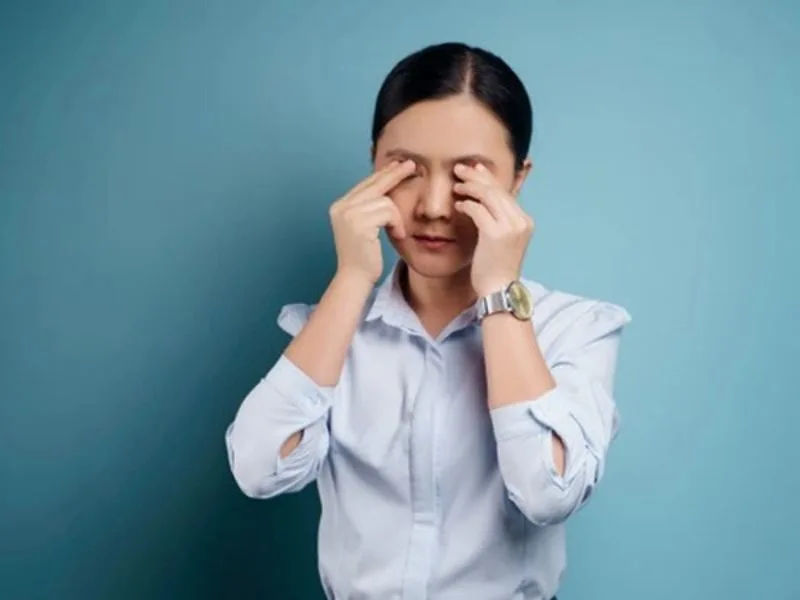 meo chua leo mat dan gian phuong phap quen thuoc va luu y an toan